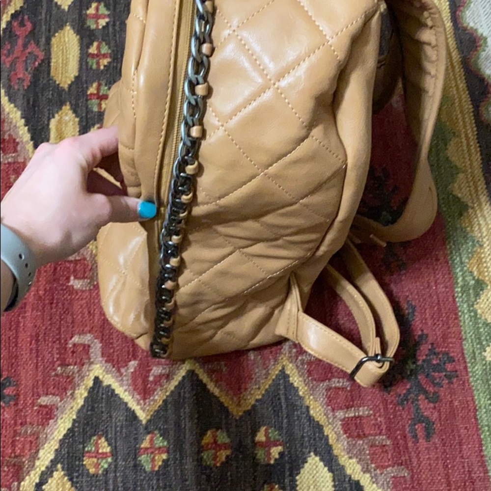 Backpack - Picture 2 of 6